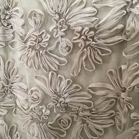 BANANA REPUBLIC TANK TOP WITH UNIQUELY MADE FLOWERS - Picture 6 of 10